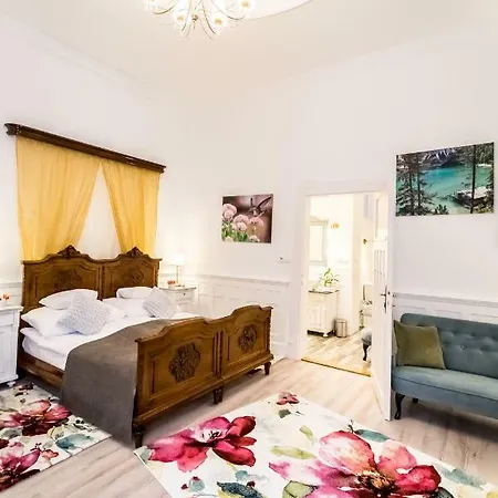 Apartment Art Nouveau *